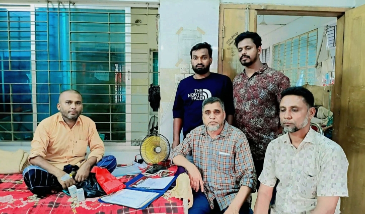 গাবতলীর কাগইল ইউনিয়নের ব্লাড ক্যান্সারে আক্রান্ত মমিনের পাশে বিএনপি নেতৃবৃন্দ